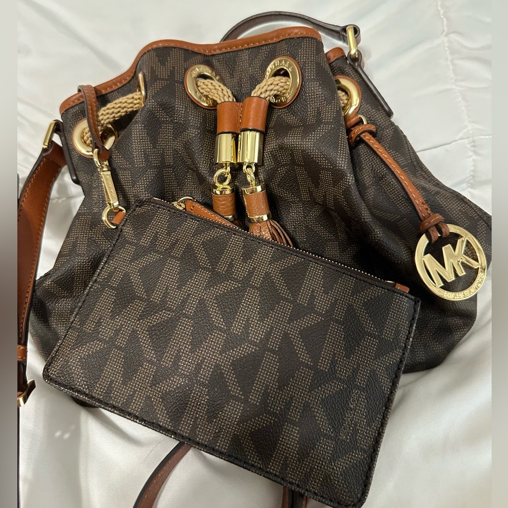 Michael kors purse with wallet